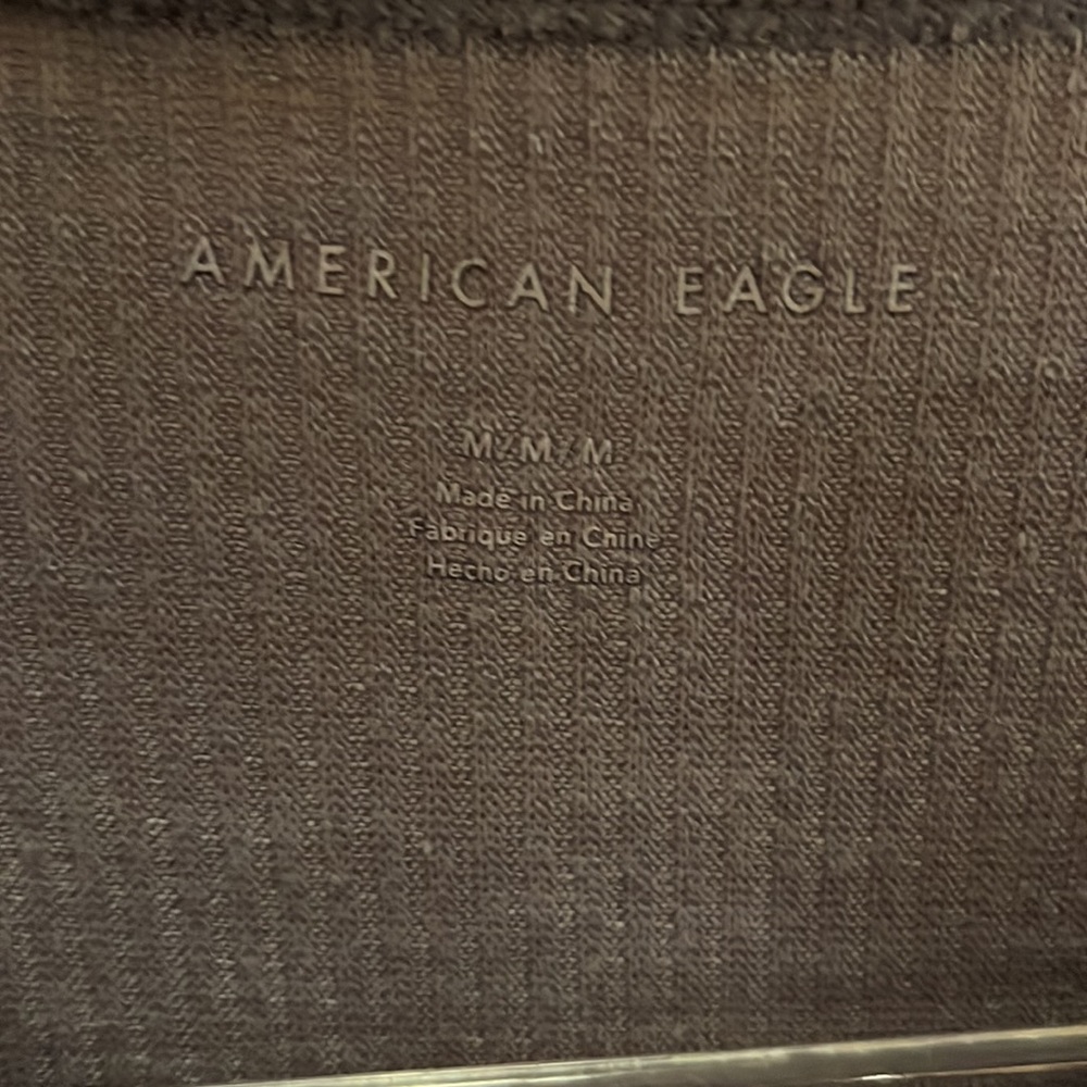 American Eagle Women’s Cropped Tee - Picture 3 of 3